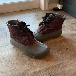 Sperry: Quilted Burgundy and Gray Duck Boots